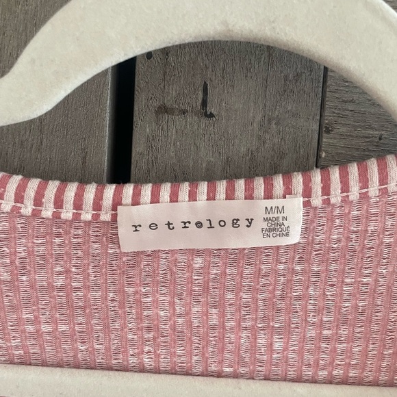 Pink Ruffled Ribbed Short Sleeve Blouse - Picture 2 of 4